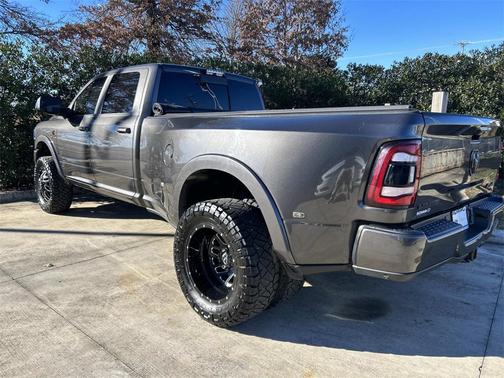 2022 RAM 3500 Laramie Crew Cab 4x4 8' Box