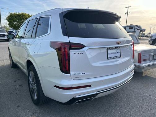 Crystal White Tricoat 2021 Cadillac XT6 Premium Luxury AWD
