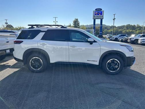 2025 Nissan Pathfinder Rock Creek 4WD
