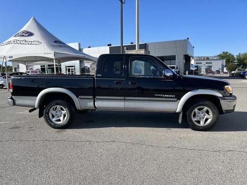 Black 2000 Toyota Tundra SR5