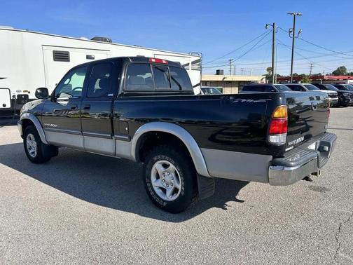 Black 2000 Toyota Tundra SR5