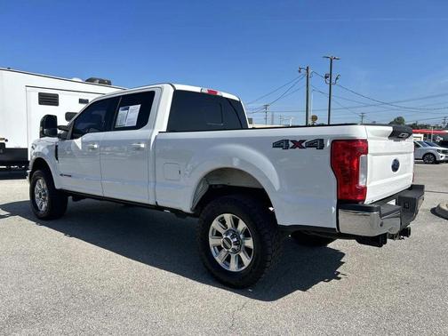 Oxford White 2019 Ford F-250 Lariat