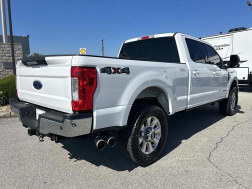 Oxford White 2019 Ford F-250 Lariat