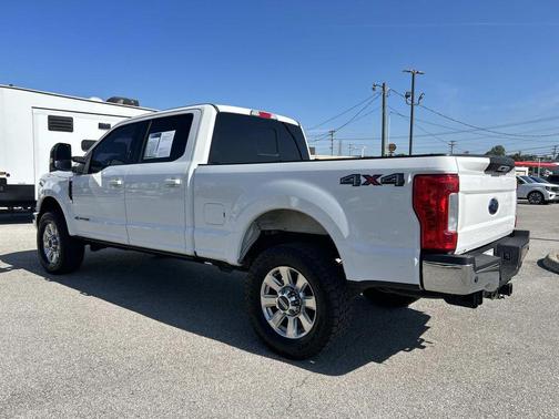 Oxford White 2019 Ford F-250 Lariat