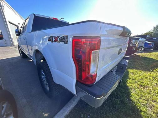 Oxford White 2019 Ford F-250 Lariat