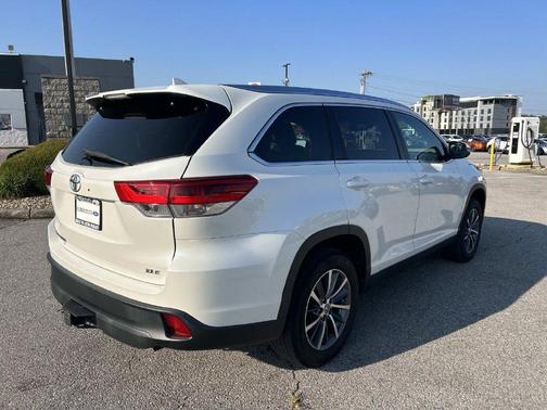 Blizzard Pearl 2019 Toyota Highlander XLE