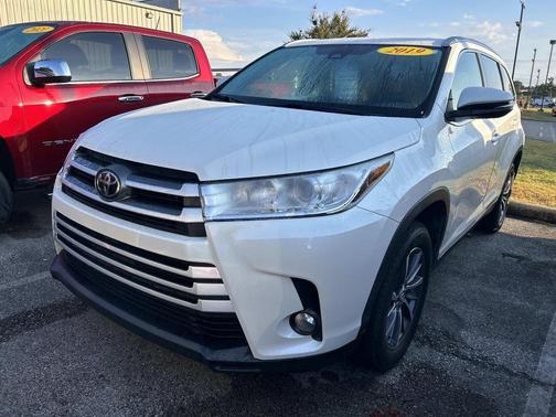 Blizzard Pearl 2019 Toyota Highlander XLE