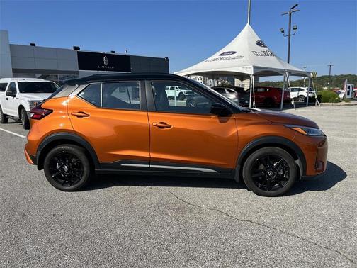 2023 Nissan Kicks SR