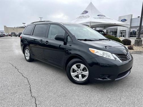 2017 Toyota Sienna LE