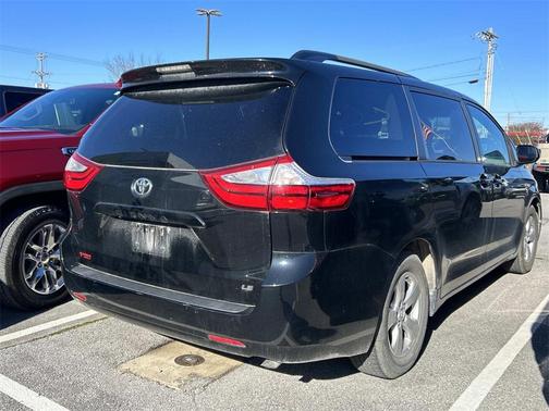 2017 Toyota Sienna LE
