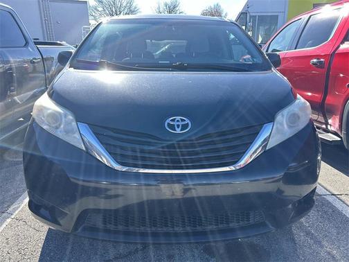 2017 Toyota Sienna LE