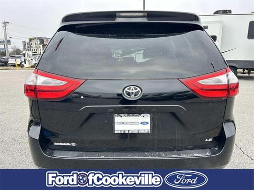 2017 Toyota Sienna LE