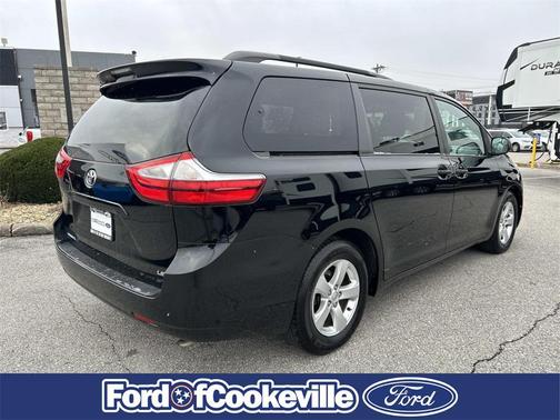 2017 Toyota Sienna LE