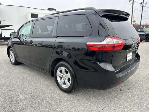2017 Toyota Sienna LE