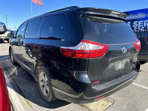 2017 Toyota Sienna LE