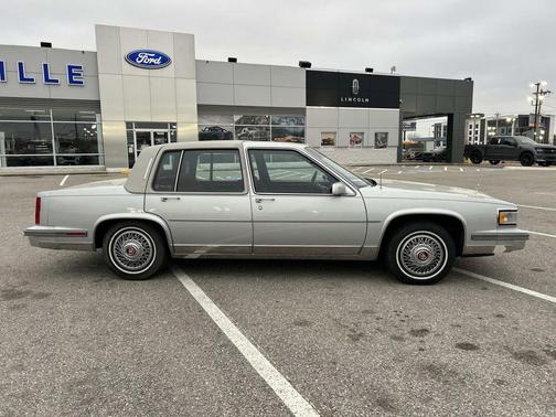 Silver 1988 Cadillac Fleetwood d'Elegance