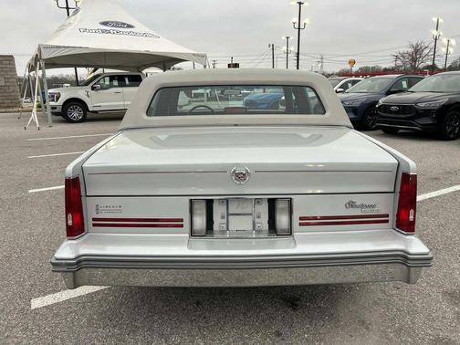 Silver 1988 Cadillac Fleetwood d'Elegance