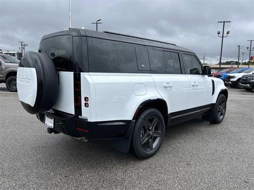 2024 Land Rover Defender 130 P400 X-Dynamic SE