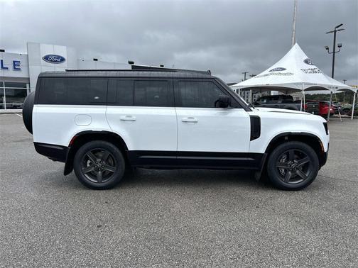 2024 Land Rover Defender 130 P400 X-Dynamic SE