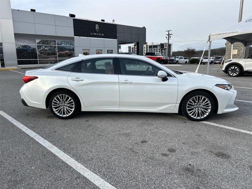 2022 Toyota Avalon Hybrid Limited
