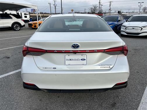 2022 Toyota Avalon Hybrid Limited
