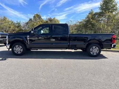 Agate Black Metallic 2026 Ford F-350 Lariat
