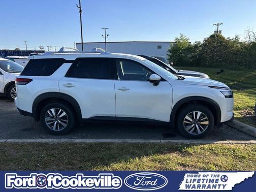 Pearl White 2024 Nissan Pathfinder SL FWD