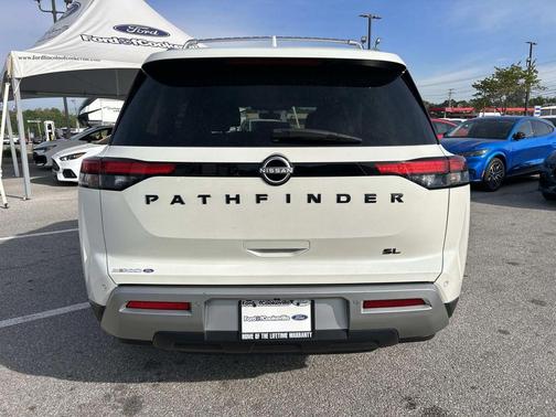 Pearl White 2024 Nissan Pathfinder SL FWD
