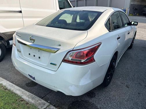Pearl White 2013 Nissan Altima 2.5 S