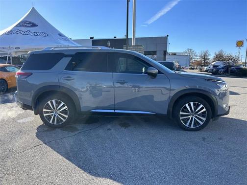 2022 Nissan Pathfinder Platinum 4WD