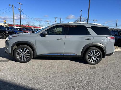 2022 Nissan Pathfinder Platinum 4WD
