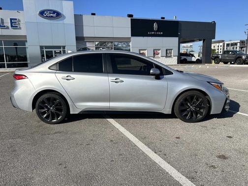Classic Silver Metallic 2024 Toyota Corolla SE