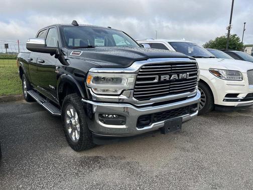 Diamond Black Crystal Pearlcoat 2021 RAM 2500 Laramie Crew Cab 4x4 6'4' Box