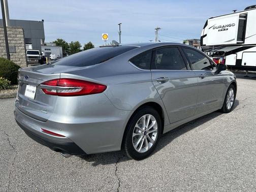 Iconic Silver Metallic 2020 Ford Fusion SE
