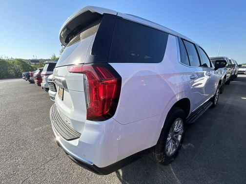 Summit White 2023 GMC Yukon SLT