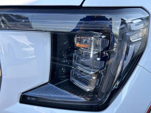 Summit White 2023 GMC Yukon SLT