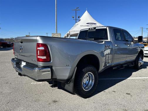 2024 RAM 3500 Laramie Crew Cab 4x4 8' Box