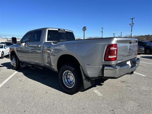 2024 RAM 3500 Laramie Crew Cab 4x4 8' Box