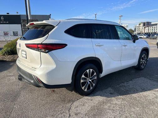 Blizzard Pearl 2021 Toyota Highlander XLE