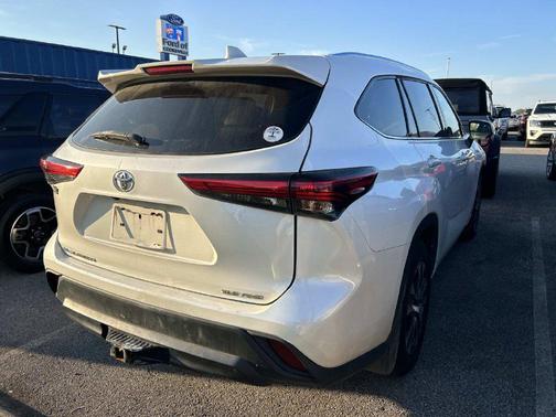 Blizzard Pearl 2021 Toyota Highlander XLE