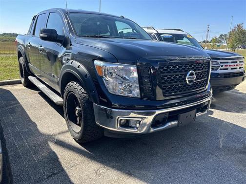 2017 Nissan Titan SV