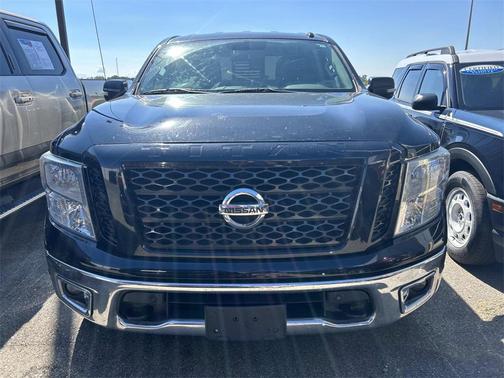 2017 Nissan Titan SV