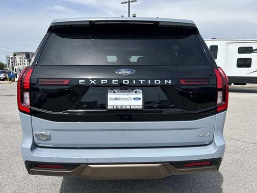 Glacier Gray Metallic Tri-Coat 2026 Ford Expedition Max King Ranch