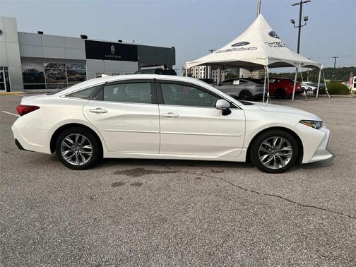 2019 Toyota Avalon XLE