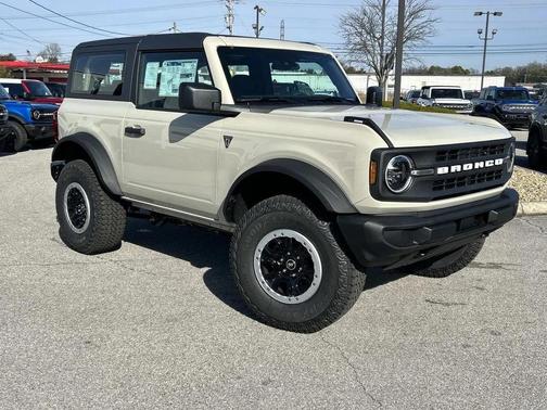 Desert Sand 2025 Ford Bronco Base