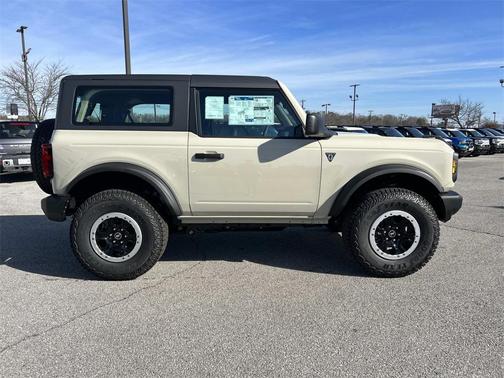 2025 Ford Bronco Base