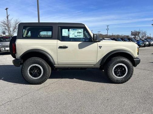 Desert Sand 2025 Ford Bronco Base