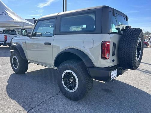 Desert Sand 2025 Ford Bronco Base