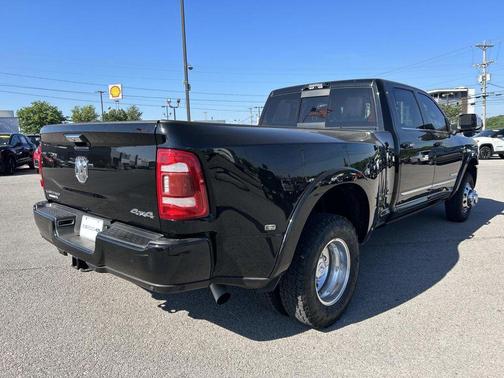 Diamond Black Crystal Pearlcoat 2021 RAM 3500 Limited Crew Cab 4x4 8' Box