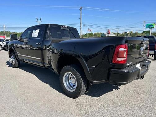 Diamond Black Crystal Pearlcoat 2021 RAM 3500 Limited Crew Cab 4x4 8' Box